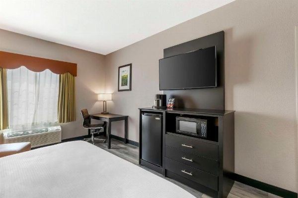 Best Western Plus Des Moines West Inn And Suites image 17