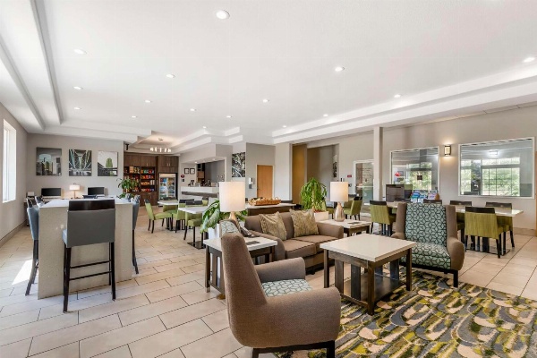 Best Western Plus Des Moines West Inn And Suites image 2