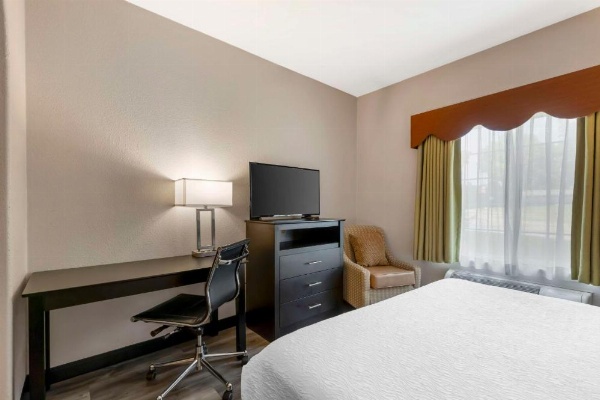 Best Western Plus Des Moines West Inn And Suites image 24