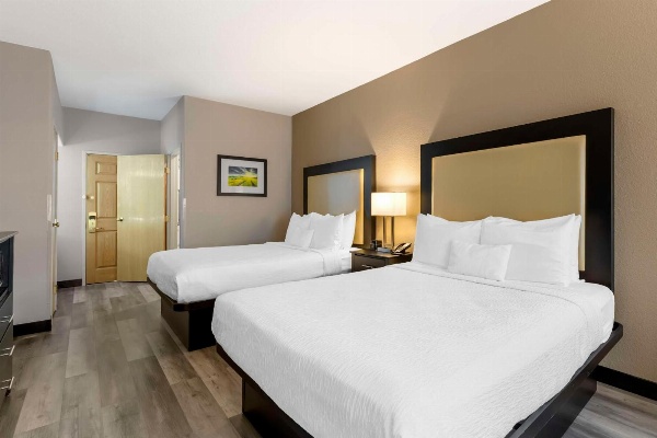 Best Western Plus Des Moines West Inn And Suites image 3